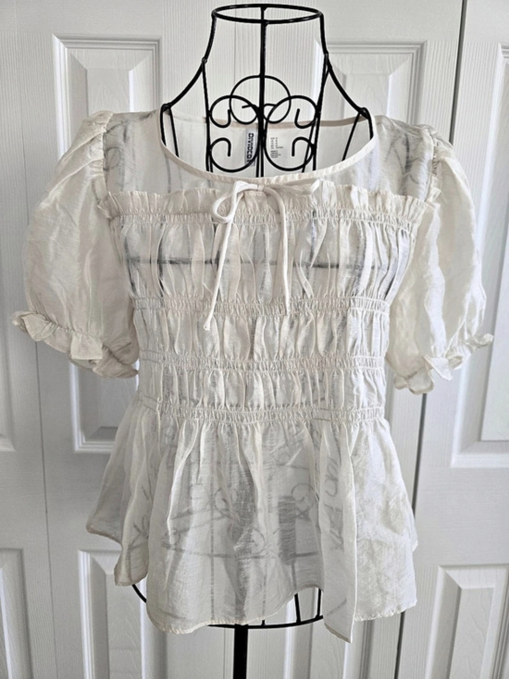 H&Medium Smocked Puff Sleeve Blouse in White Size Medium. NEW condition